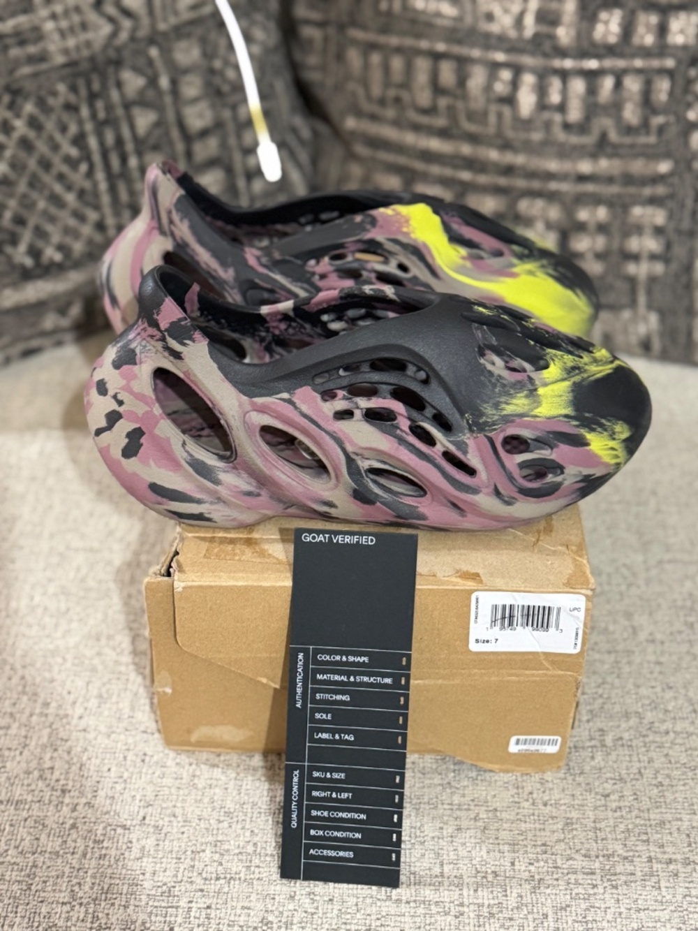 Adidas YEEZY Foam Runner - Picture 3 of 8